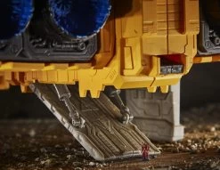 Hasbro Transformers Generations War For Cybertron: Kingdom Titan Autobot Ark Action Figure WFC-K30 -Toy Shop 5010993782536f