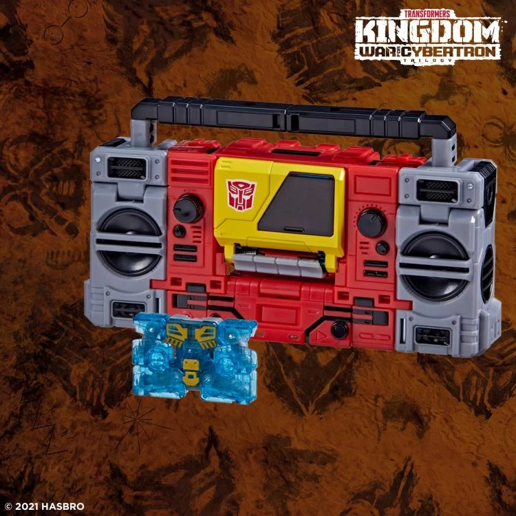 Hasbro Transformers Generations War For Cybertron: Kingdom Voyager Blaster & Eject Action Figure WFC-K44 4 Hasbro Transformers Generations War For Cybertron: Kingdom Voyager Blaster & Eject Action Figure WFC-K44 - Image 2