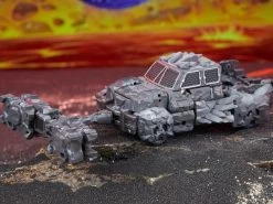 Hasbro Transformers Generations Legacy United Deluxe Infernac Universe Magneous Action Figure -Toy Shop 5010996195968k